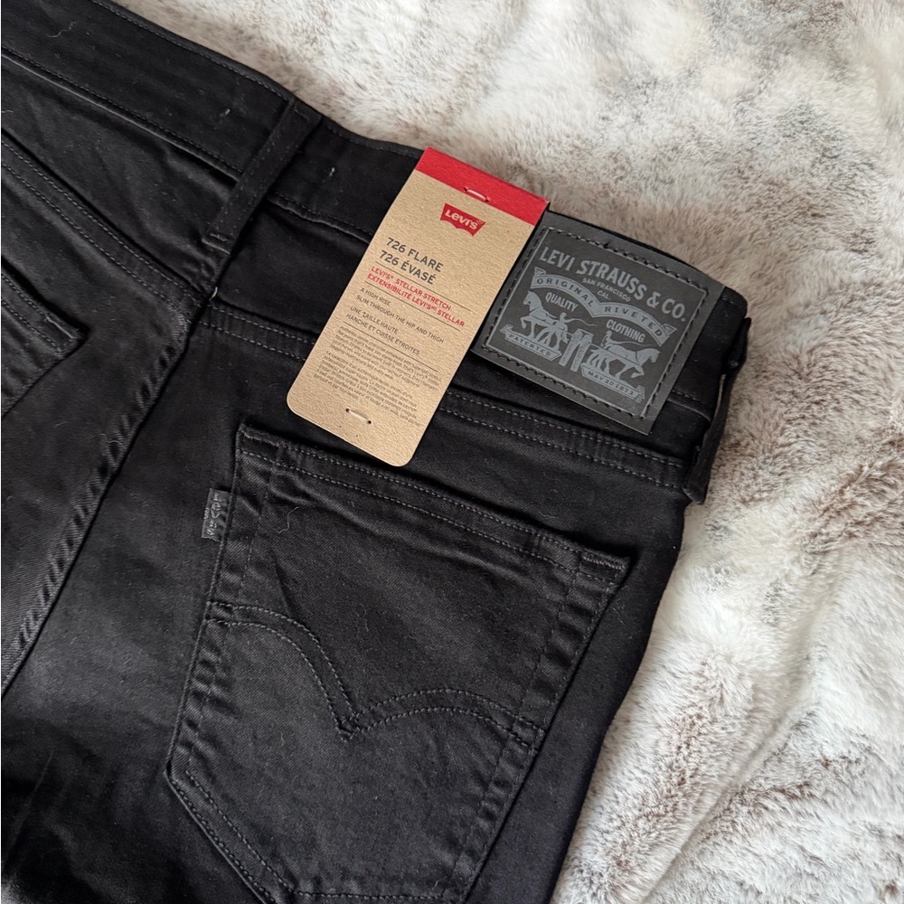 NWT Levi's Women’s High Rise Black Flare -32 length